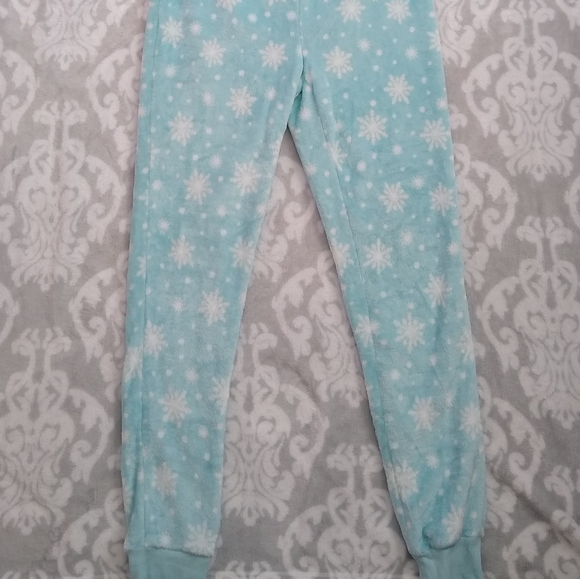 Penguin Top and Bottom Pajama Set (M) - Picture 4 of 5